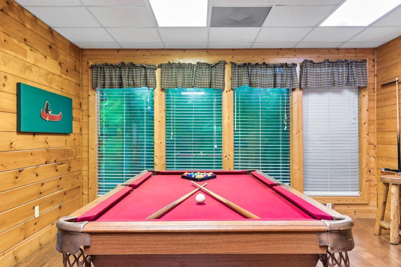 Holiday home Cozy Log Cabin!! In Heart Of Pf & Close To The Smokies *
