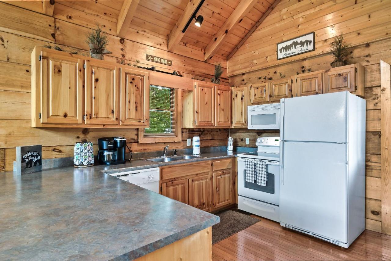 Cozy Log Cabin!! In Heart Of Pf & Close To The Smokies * Pigeon Forge