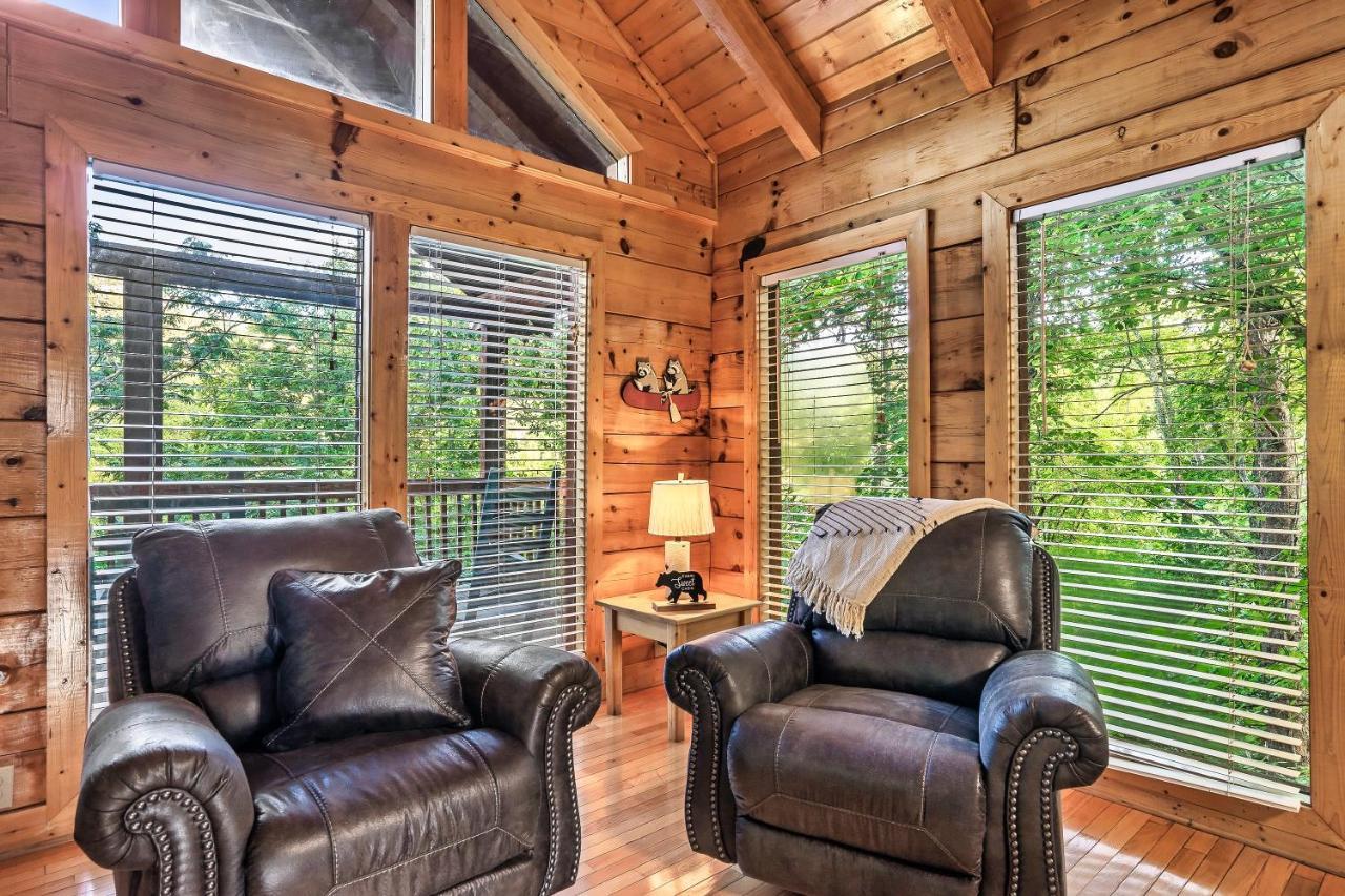 Cozy Log Cabin!! In Heart Of Pf & Close To The Smokies *