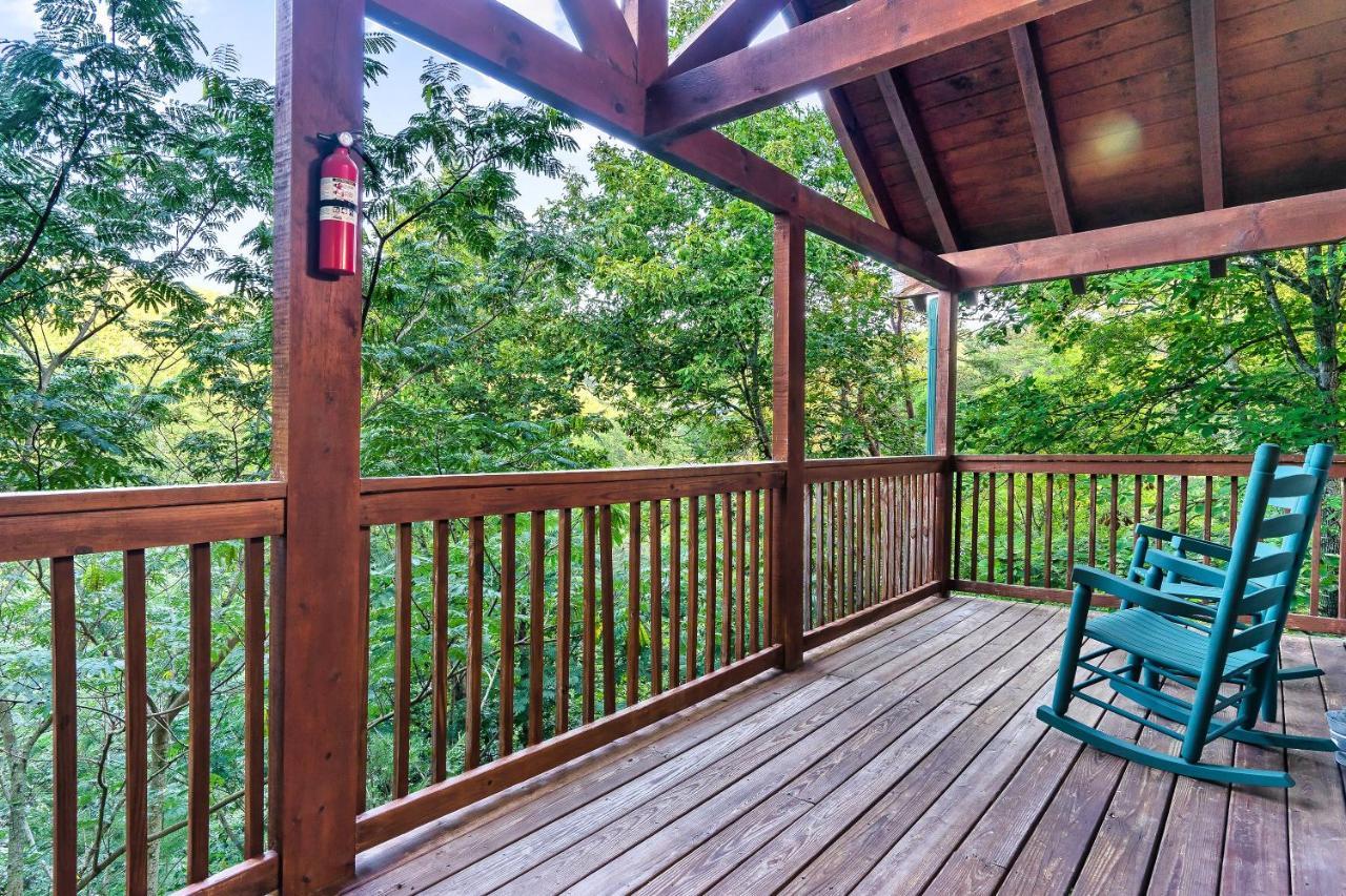 Cozy Log Cabin!! In Heart Of Pf & Close To The Smokies *