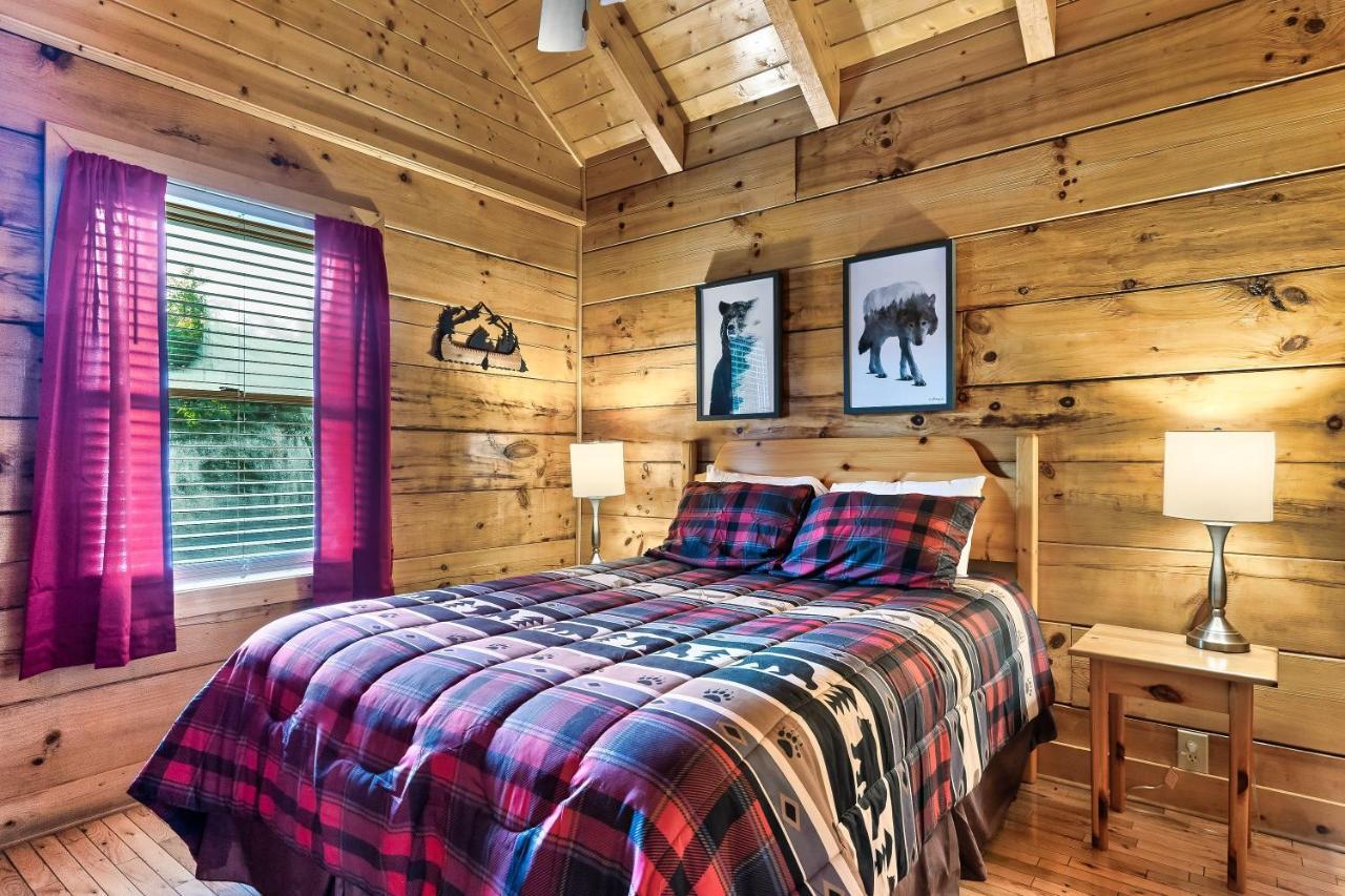 Cozy Log Cabin!! In Heart Of Pf & Close To The Smokies * Pigeon Forge