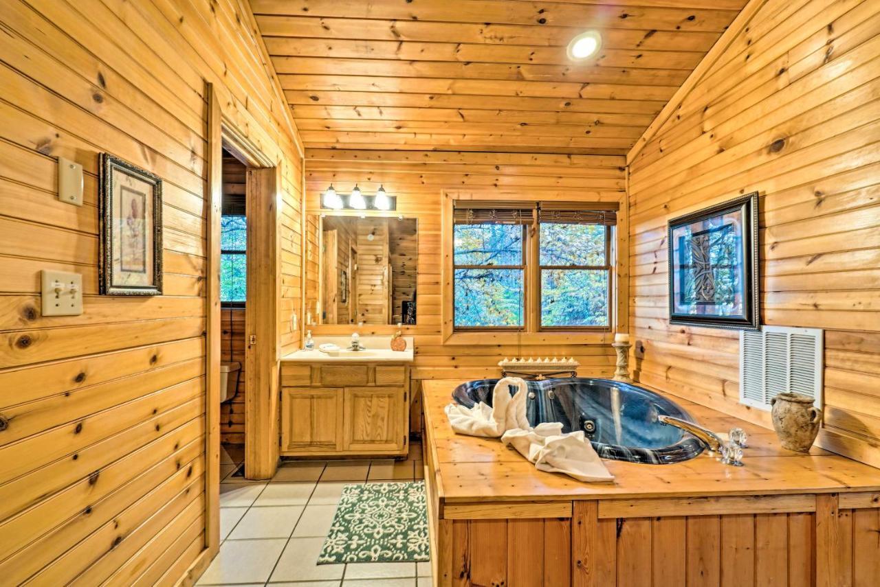 Grin N Bear It With Hot Tub And Fire Pit! * Pigeon Forge