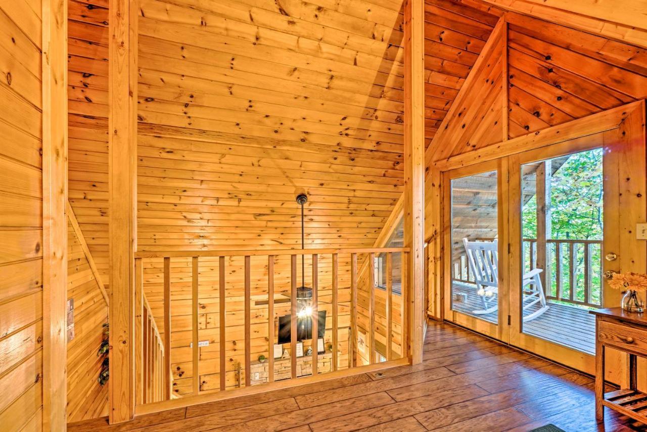 Grin N Bear It With Hot Tub And Fire Pit! Holiday home Pigeon Forge