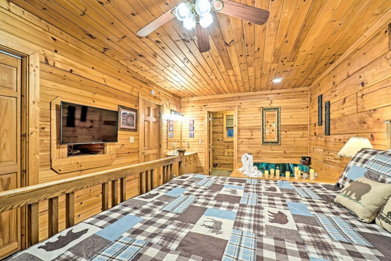 Grin N Bear It With Hot Tub And Fire Pit! *