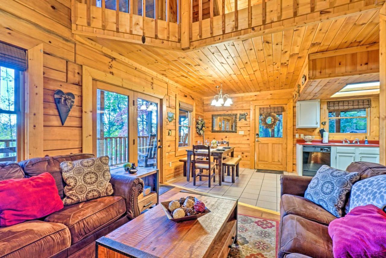 Grin N Bear It With Hot Tub And Fire Pit! Holiday home *
