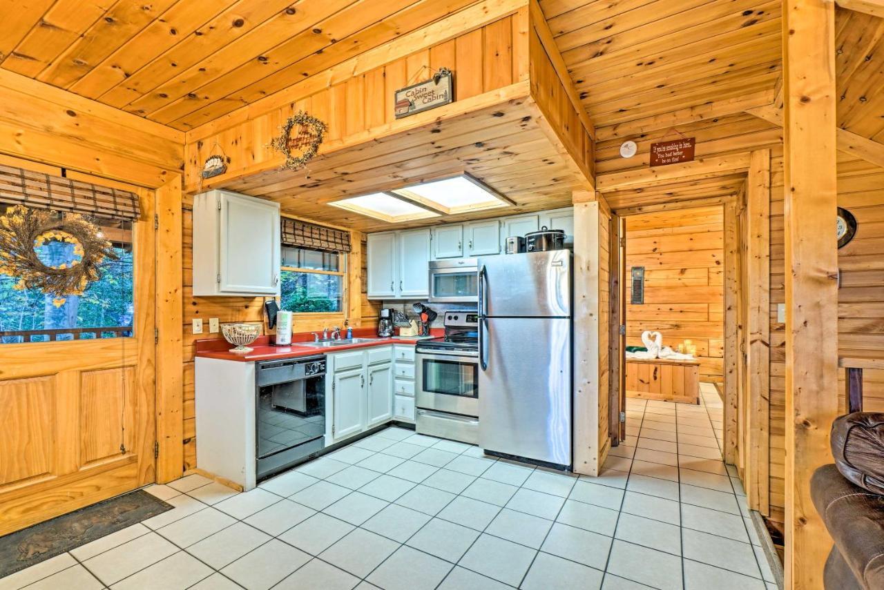 Grin N Bear It With Hot Tub And Fire Pit! Holiday home *