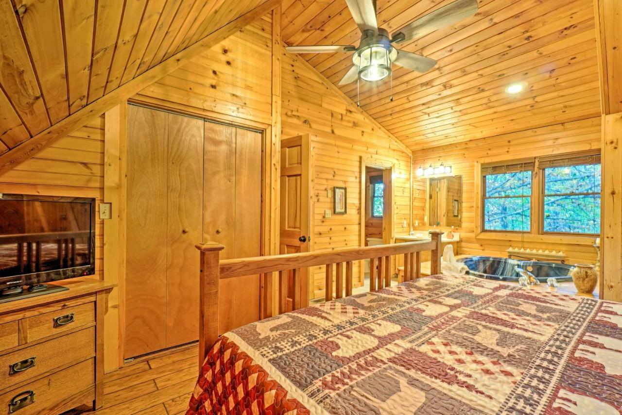 Grin N Bear It With Hot Tub And Fire Pit! Holiday home