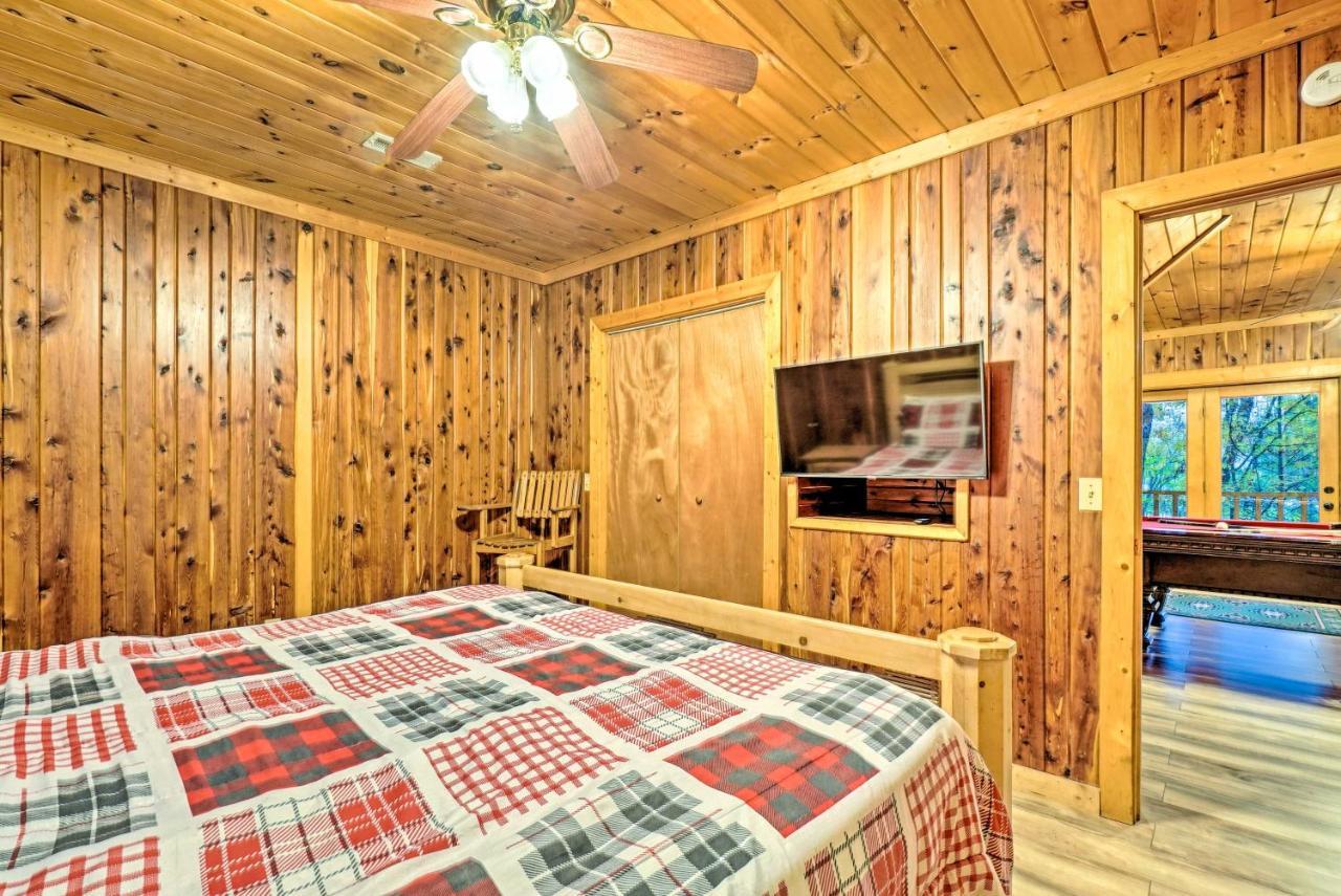 Grin N Bear It With Hot Tub And Fire Pit! Holiday home