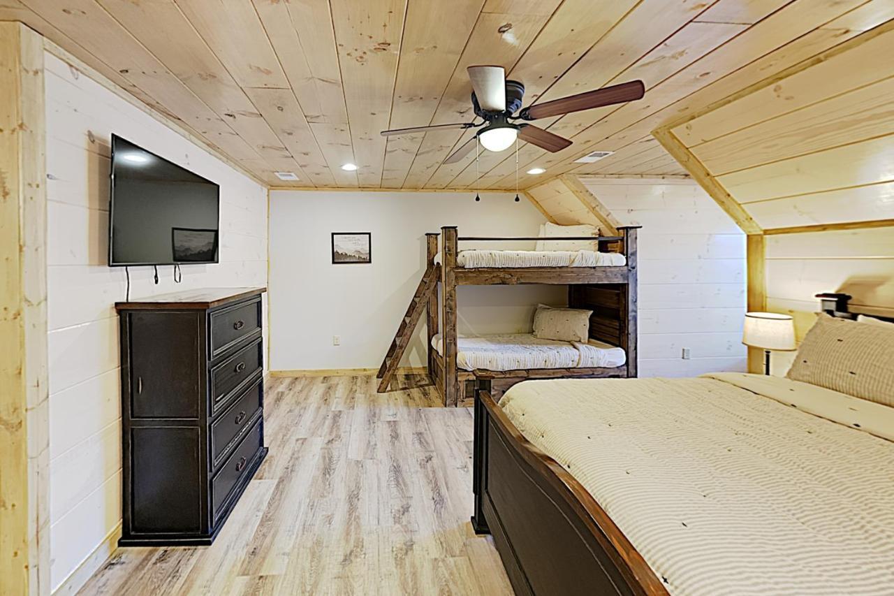 Bear Cove Falls Holiday home Pigeon Forge