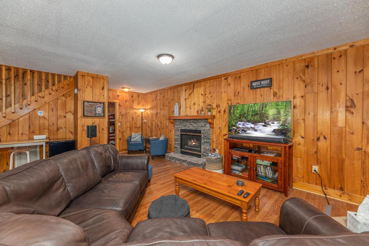 Firefly Hollow - Smoky Mountains - Soaky Mountain Water Park - Sevierville Convention Center *
