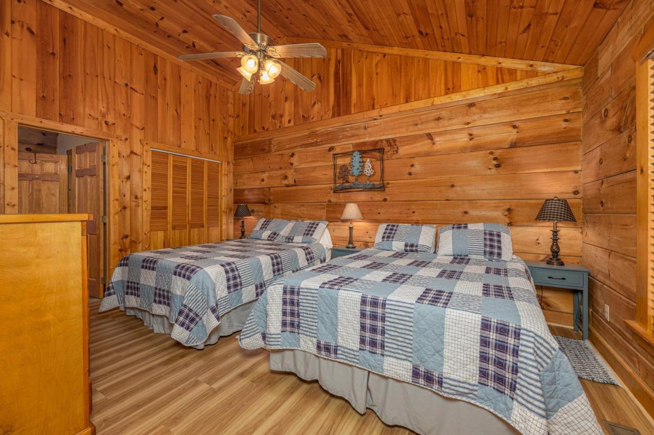Chalet Firefly Hollow - Smoky Mountains - Soaky Mountain Water Park - Sevierville Convention Center *