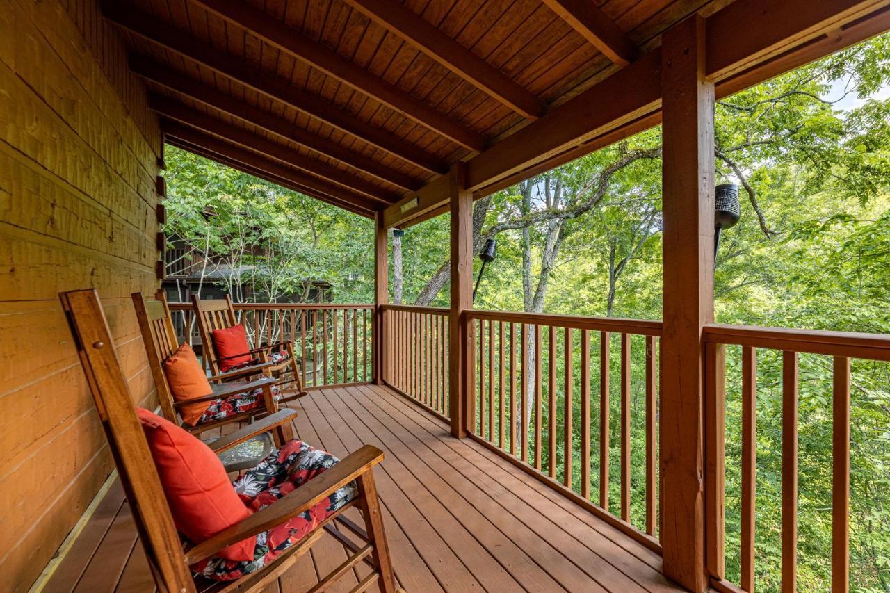 Firefly Hollow - Smoky Mountains - Soaky Mountain Water Park - Sevierville Convention Center *