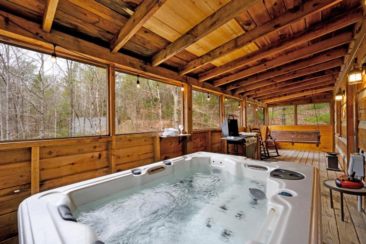 The Robins Nest With Hot Tub Pigeon Forge