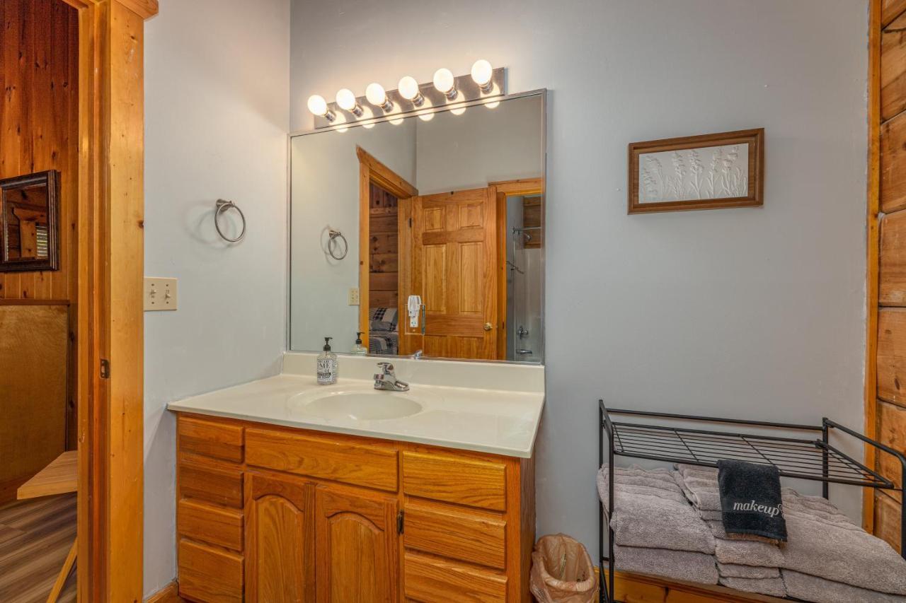 Chalet Firefly Hollow - Smoky Mountains - Soaky Mountain Water Park - Sevierville Convention Center