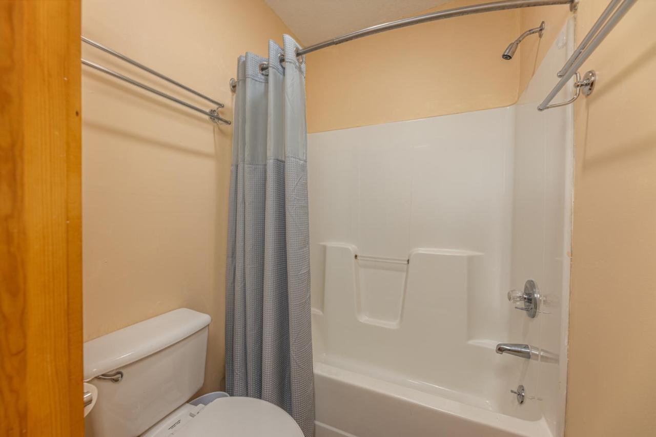 Chalet Firefly Hollow - Smoky Mountains - Soaky Mountain Water Park - Sevierville Convention Center