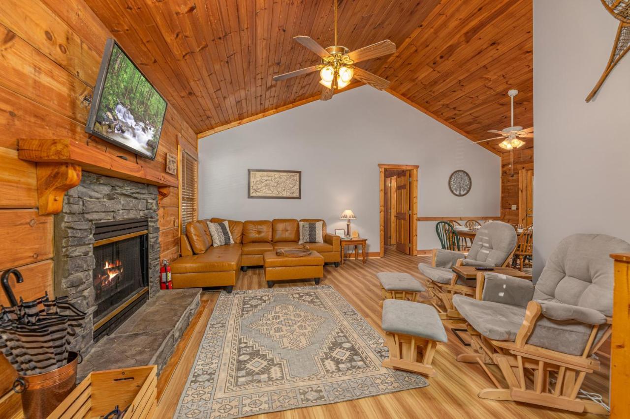 Chalet Firefly Hollow - Smoky Mountains - Soaky Mountain Water Park - Sevierville Convention Center