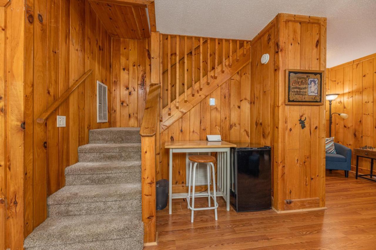 Firefly Hollow - Smoky Mountains - Soaky Mountain Water Park - Sevierville Convention Center