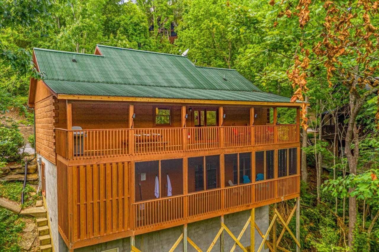 Chalet Firefly Hollow - Smoky Mountains - Soaky Mountain Water Park - Sevierville Convention Center *