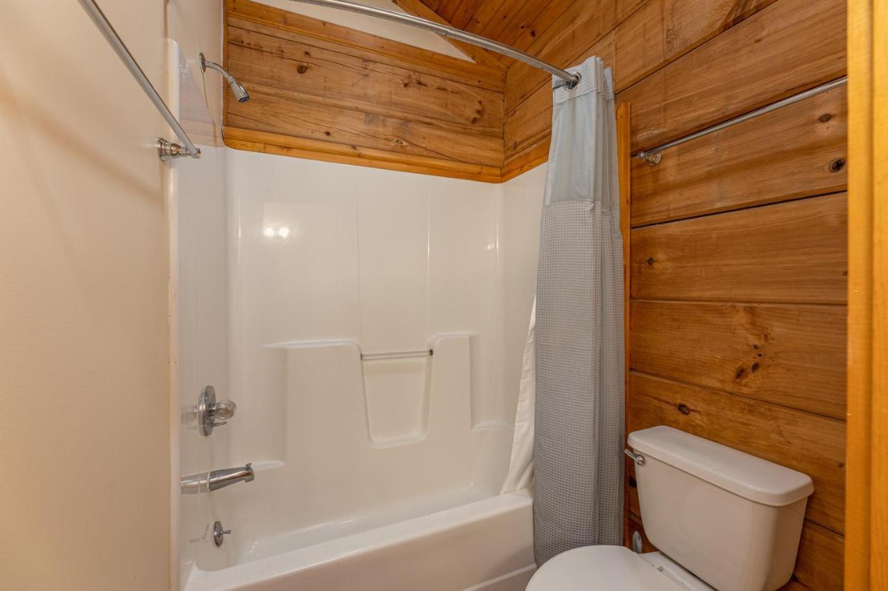 Firefly Hollow - Smoky Mountains - Soaky Mountain Water Park - Sevierville Convention Center