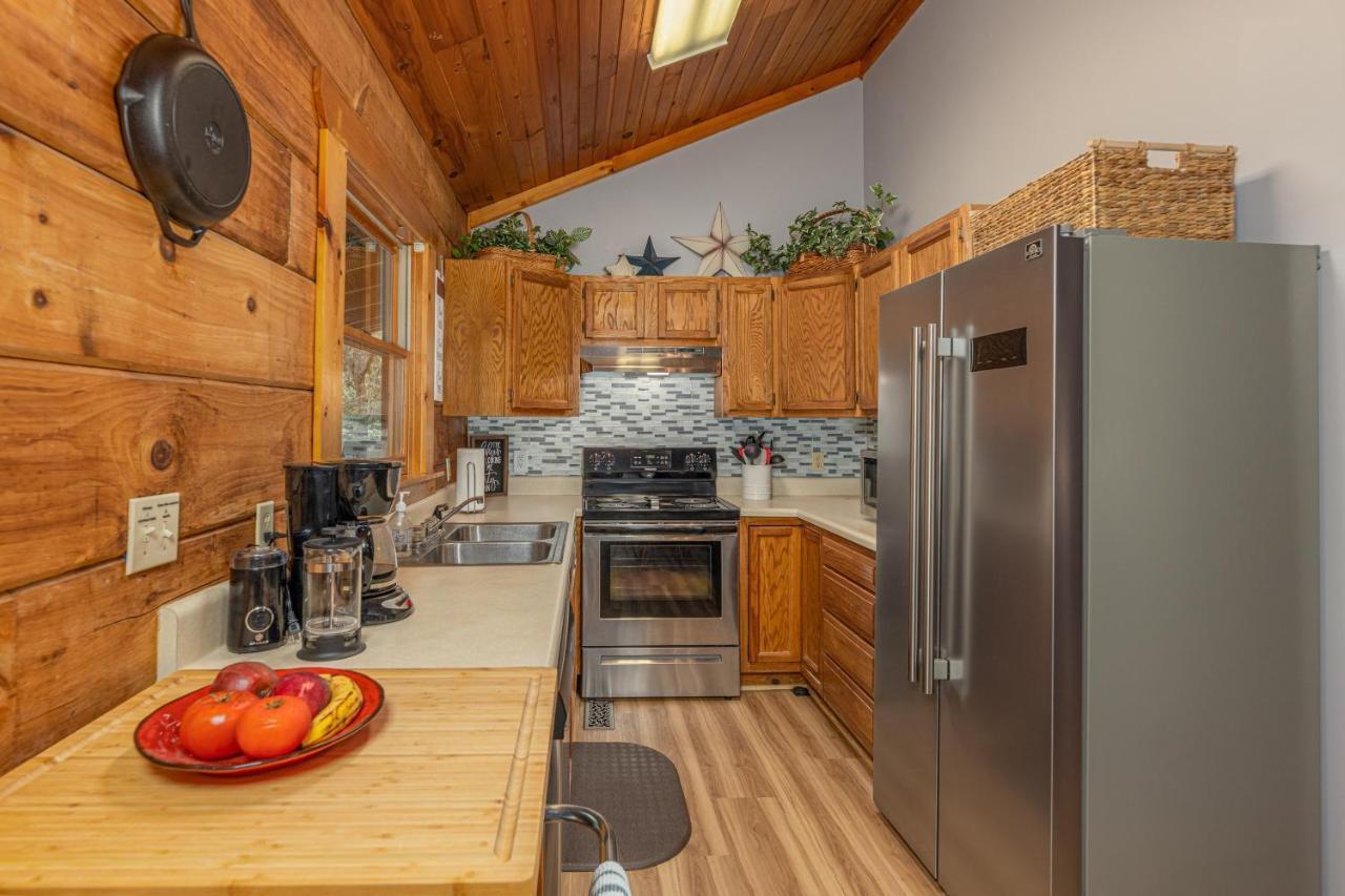 Firefly Hollow - Smoky Mountains - Soaky Mountain Water Park - Sevierville Convention Center Chalet *