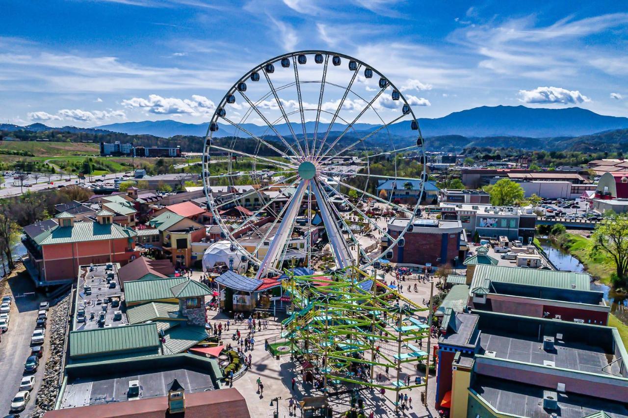 Firefly Hollow - Smoky Mountains - Soaky Mountain Water Park - Sevierville Convention Center