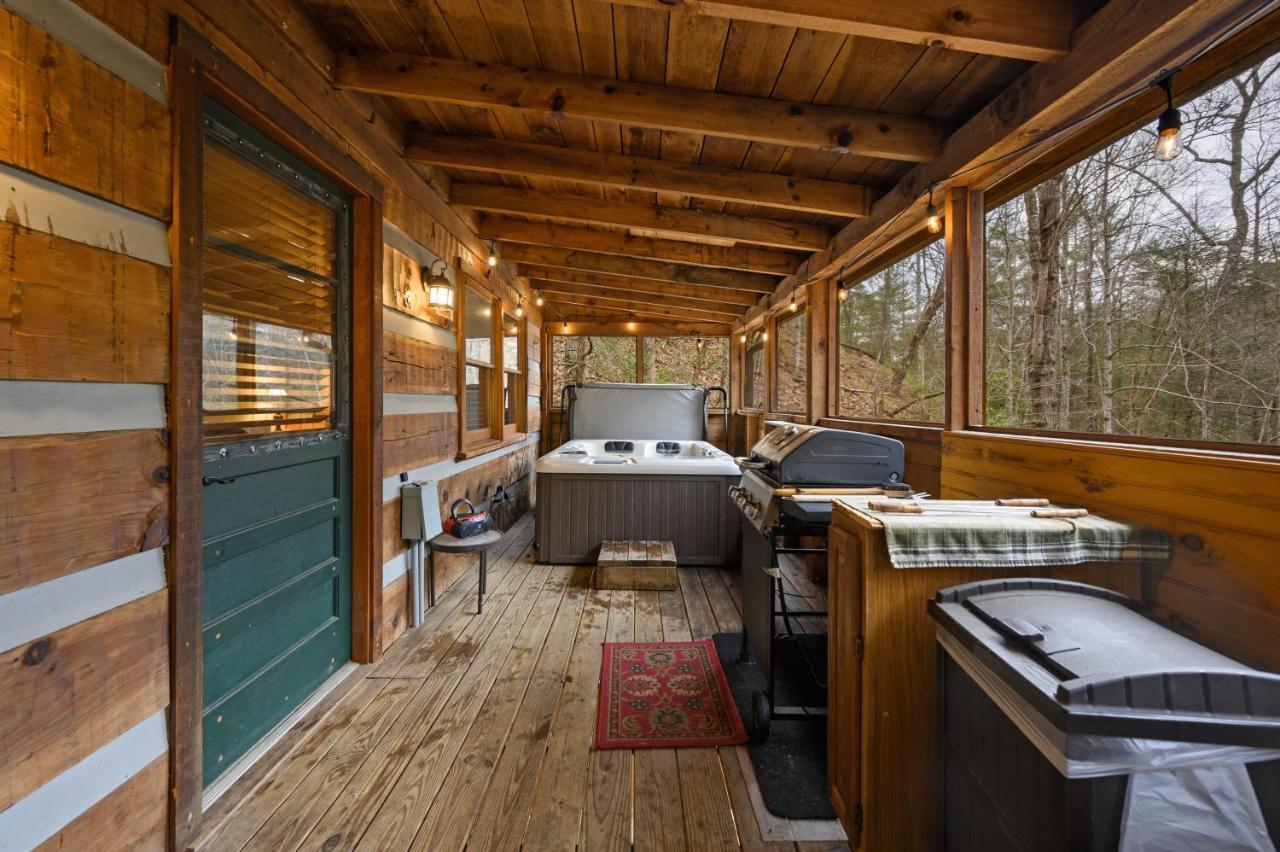 The Robins Nest With Hot Tub Holiday home Pigeon Forge