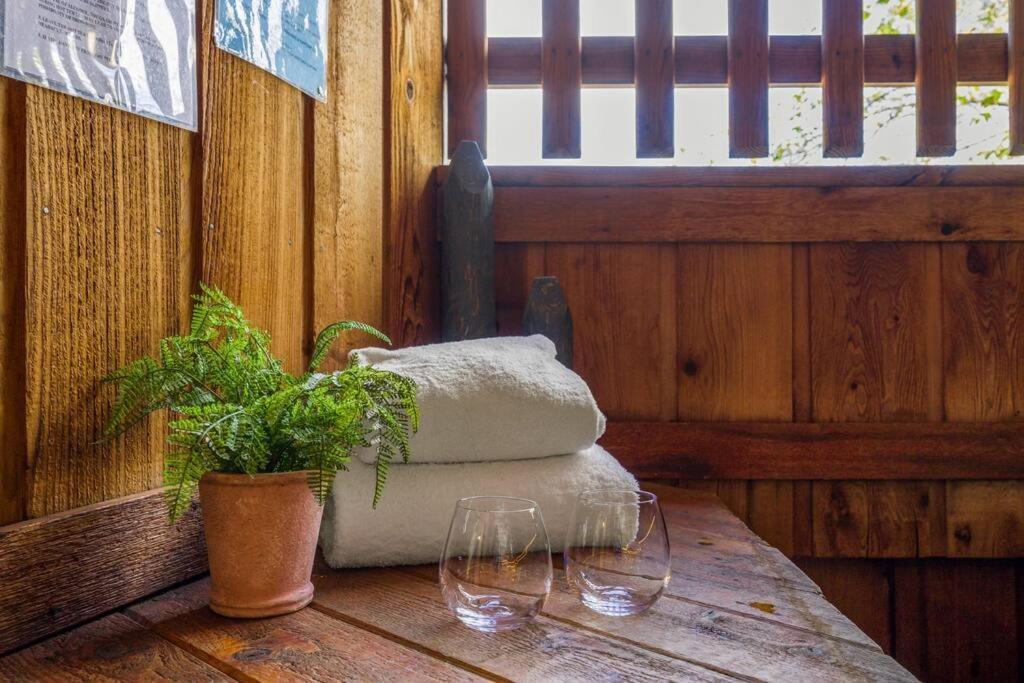 Holiday home Cozy Log In The Heart Of Pigeon Forge. Hot Tub. Honeymoon! Sleeps 2 *