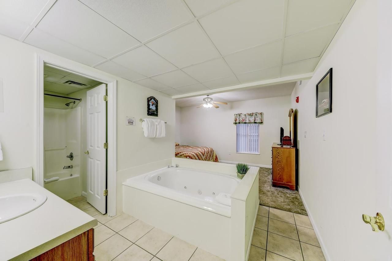 Greenbrier Getaway Whispering Pines 524 *