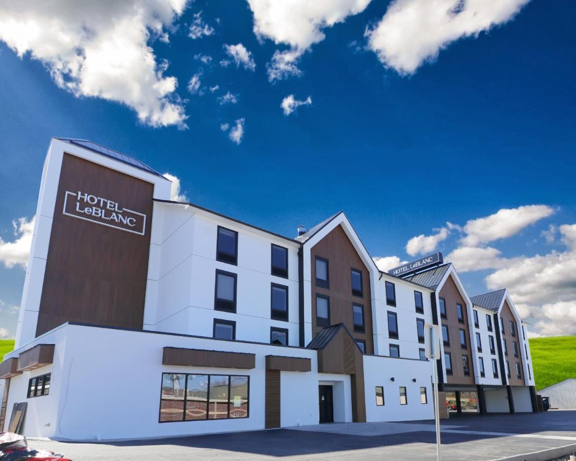 Leblanc Western Signature Collection 2* Pigeon Forge