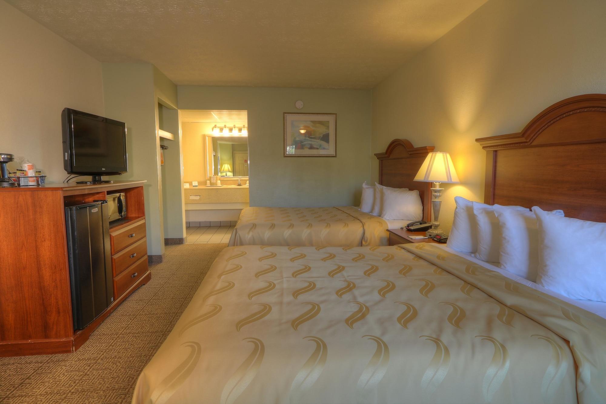 Quality & At Dollywood Lane Hotel Pigeon Forge