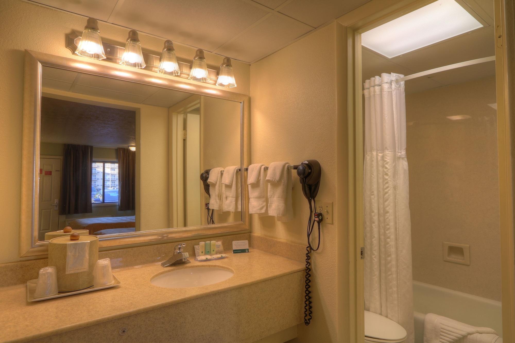 Hotel Quality & At Dollywood Lane 2*