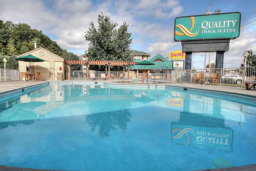 Quality & At Dollywood Lane Pigeon Forge
