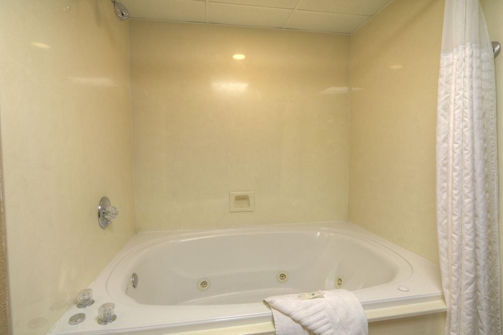 Quality & At Dollywood Lane 2*