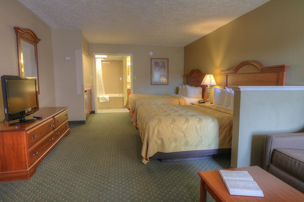 Hotel Quality & At Dollywood Lane