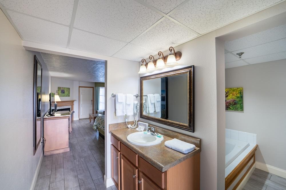 Hotel By Willow Brook