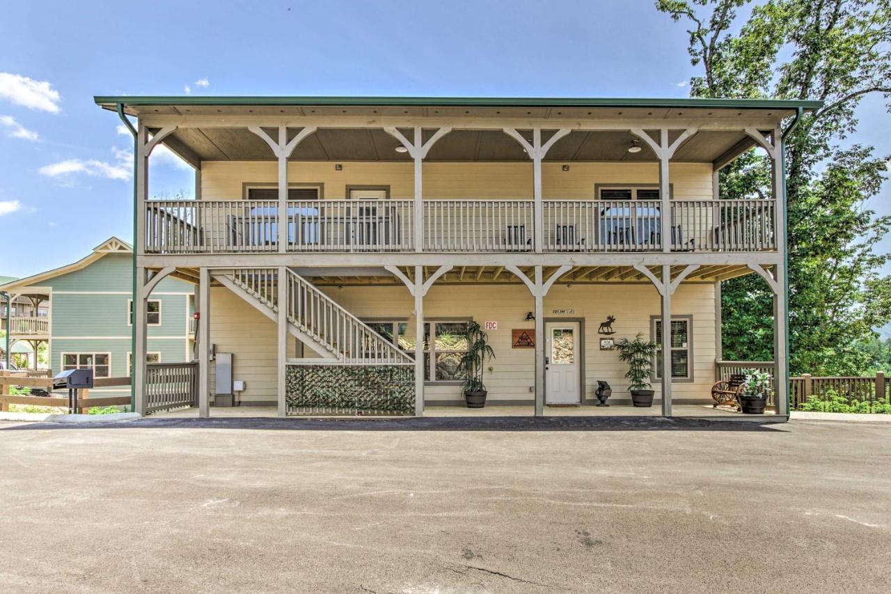 Holiday home 'madison Bear Garden' 7bdr W/hot Tub + Pool Access