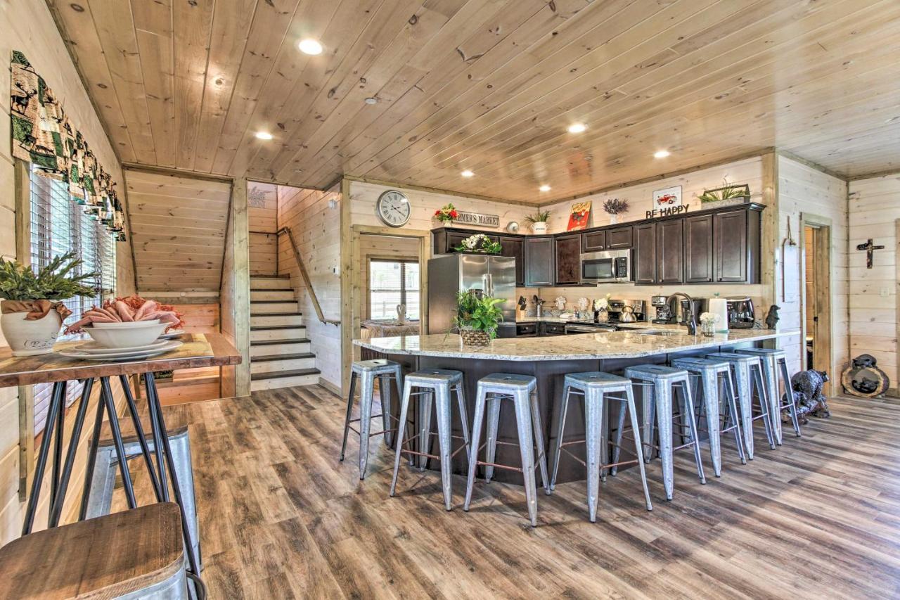 Holiday home 'madison Bear Garden' 7bdr W/hot Tub + Pool Access Pigeon Forge