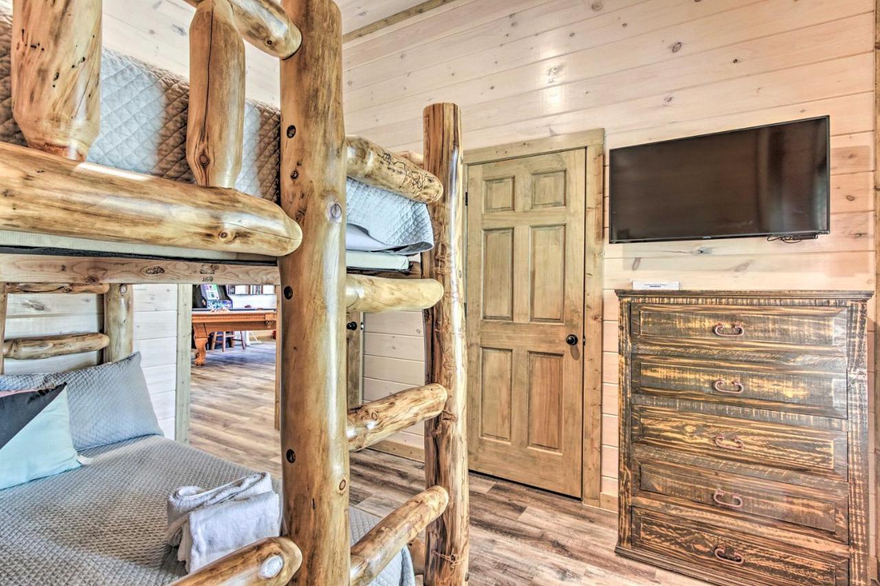 Holiday home 'madison Bear Garden' 7bdr W/hot Tub + Pool Access