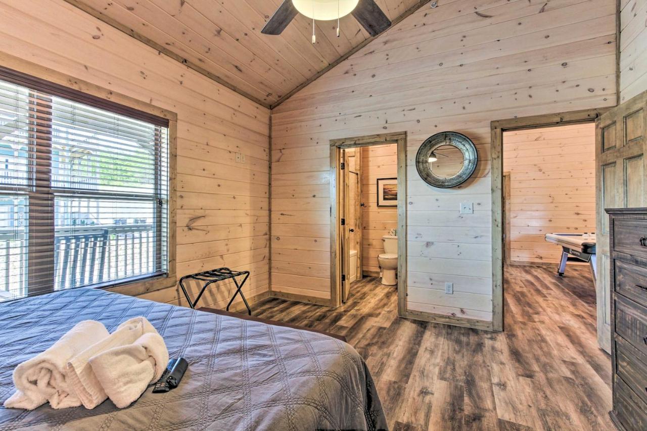 Holiday home 'madison Bear Garden' 7bdr W/hot Tub + Pool Access *
