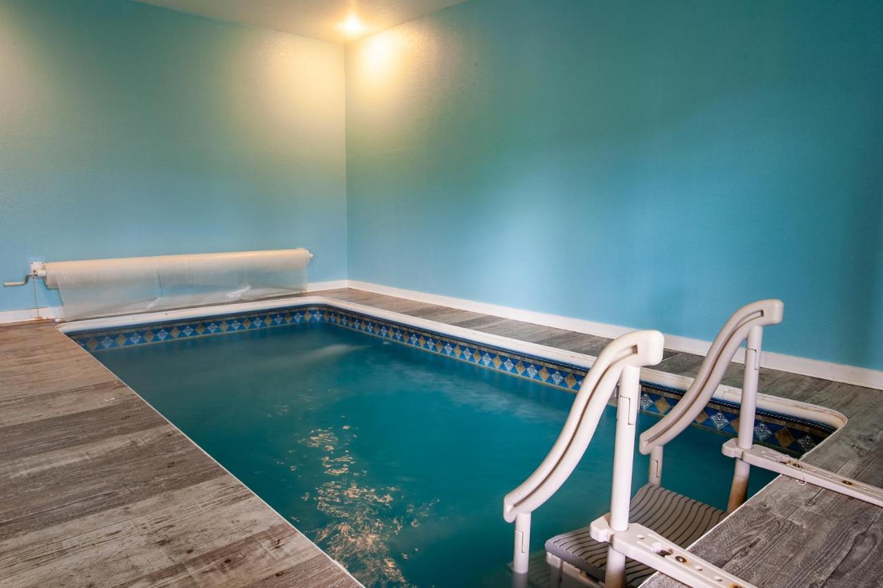 Holiday home Poolin Around With Private Hot Tub And Indoor Pool