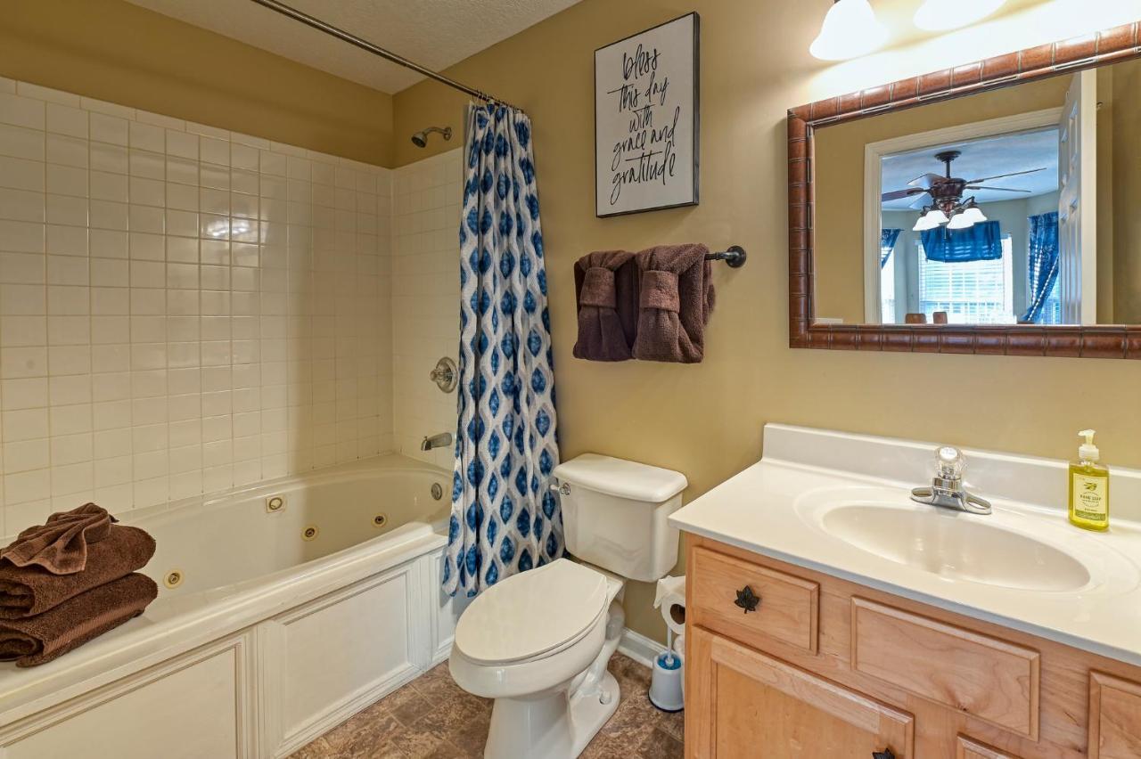 High N Dry-quiet River Access Neighborhood, 1 Mile To Parkway, 5 Miles To Dollywood! Holiday home *
