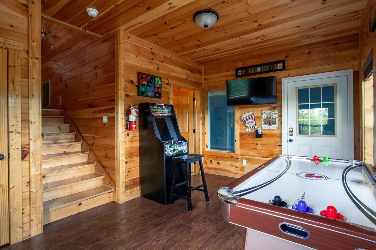 Poolin Around With Private Hot Tub And Indoor Pool Holiday home *