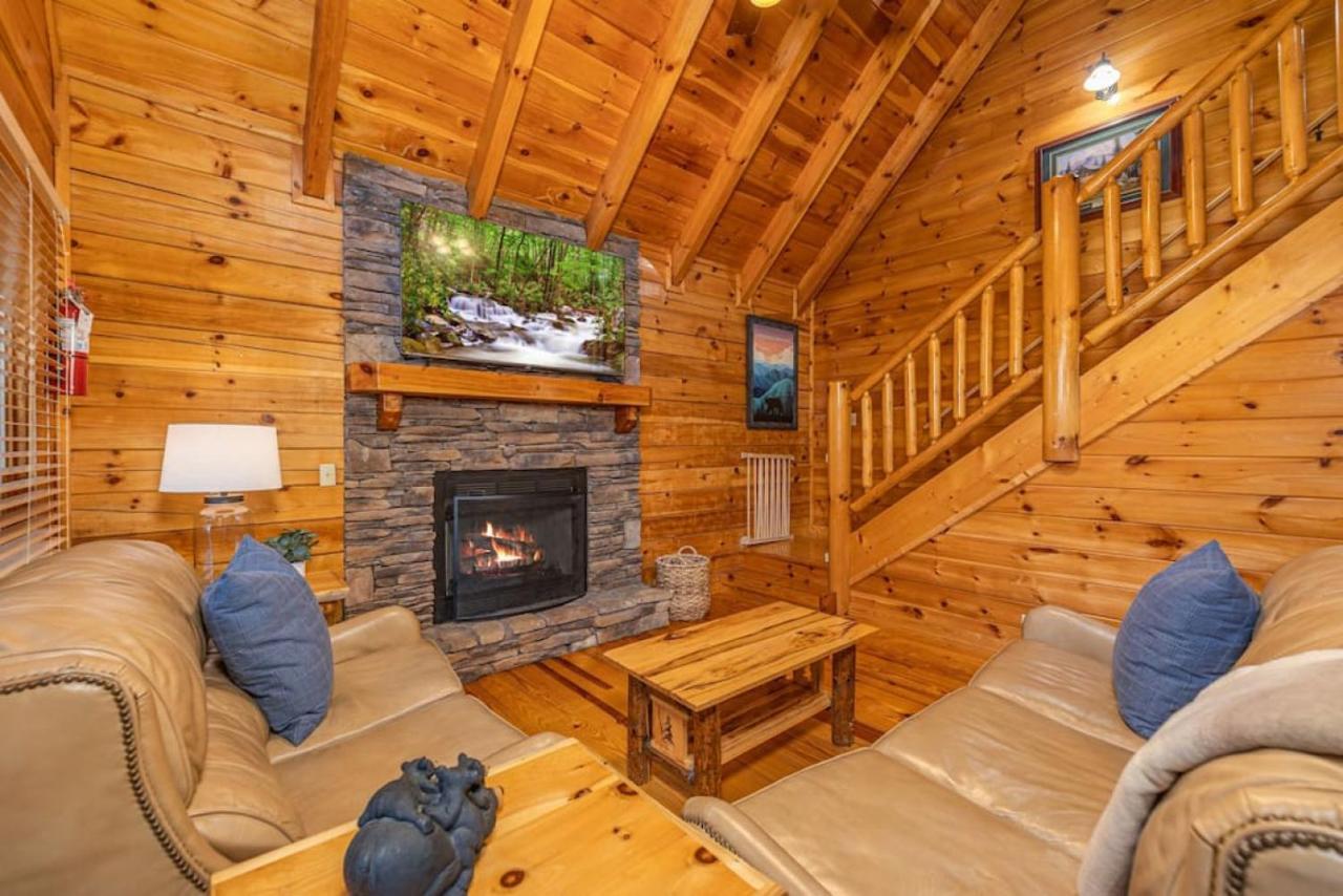 Bear Down With Hot Tub, Pool Table, Arcade Games Holiday home Pigeon Forge