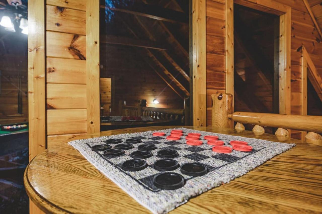 Holiday home Bear Down With Hot Tub, Pool Table, Arcade Games Pigeon Forge