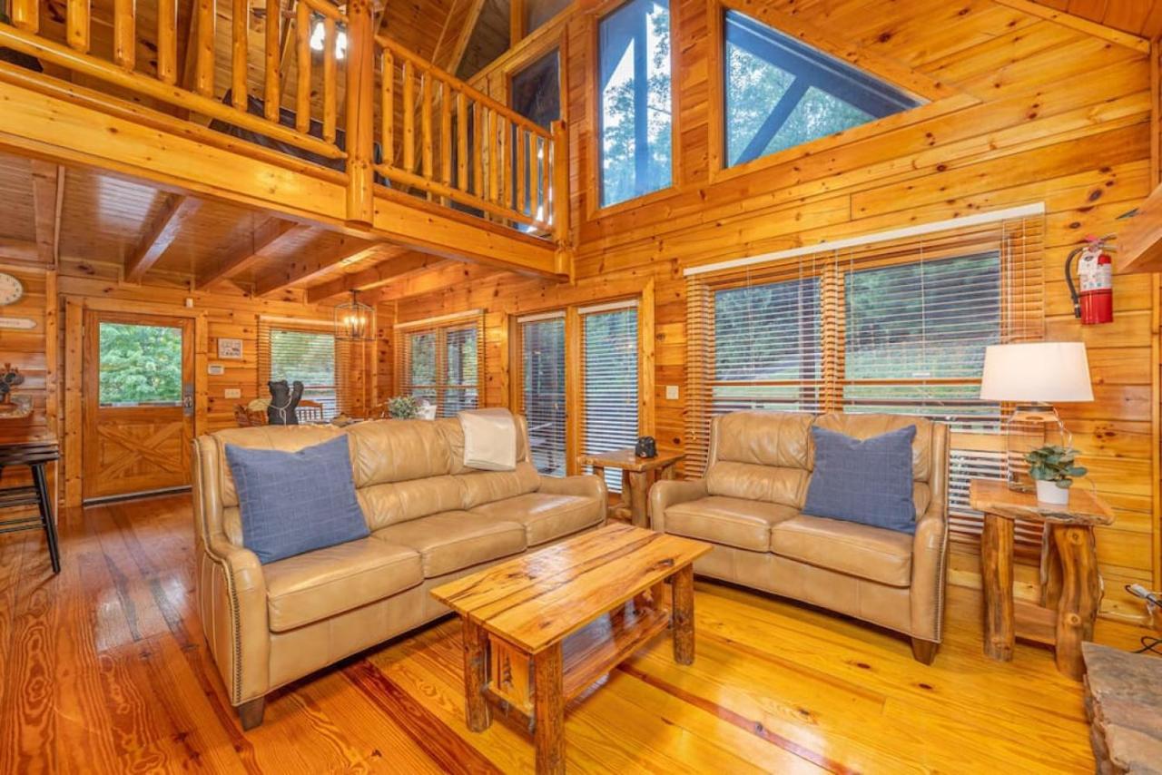 Holiday home Bear Down With Hot Tub, Pool Table, Arcade Games