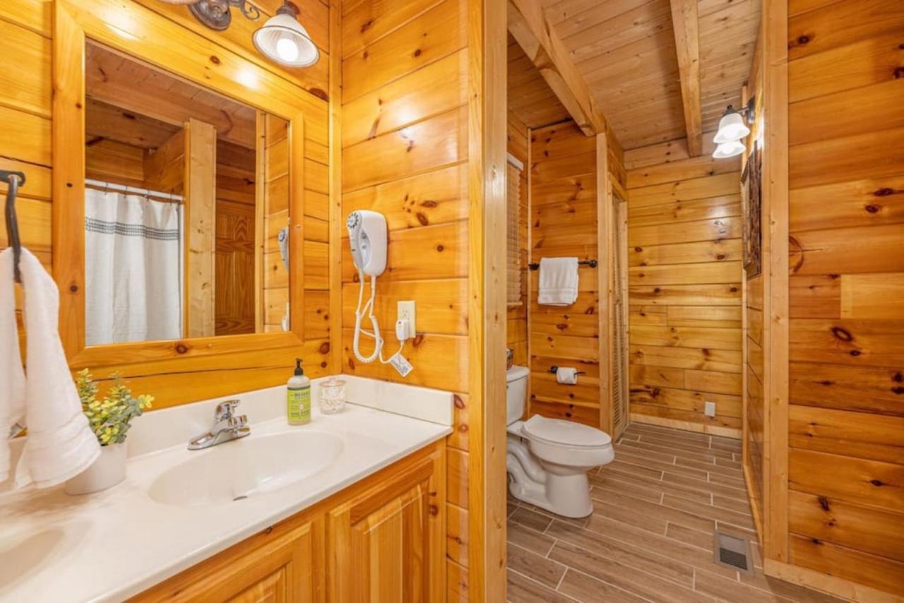 Holiday home Bear Down With Hot Tub, Pool Table, Arcade Games