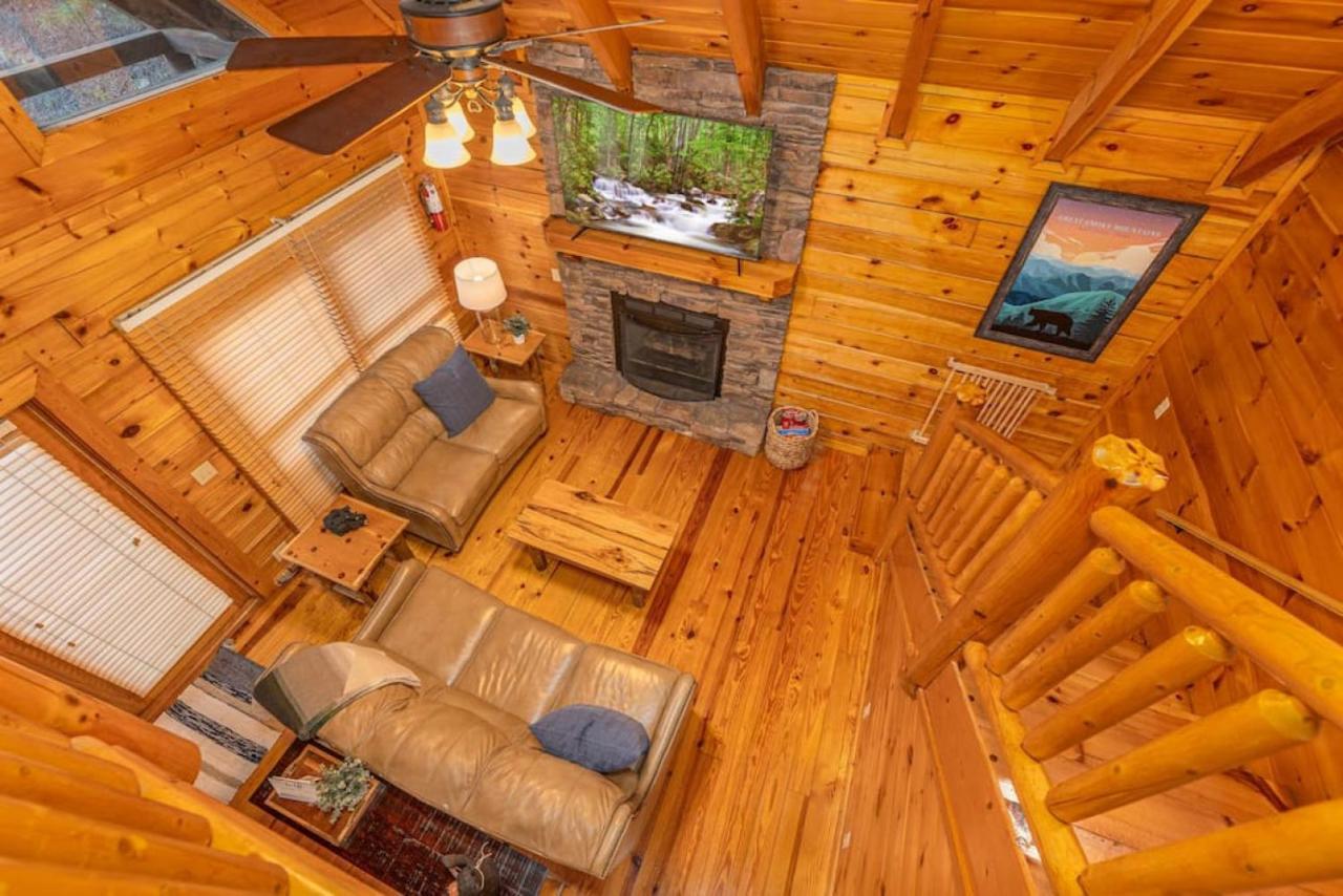 Holiday home Bear Down With Hot Tub, Pool Table, Arcade Games *