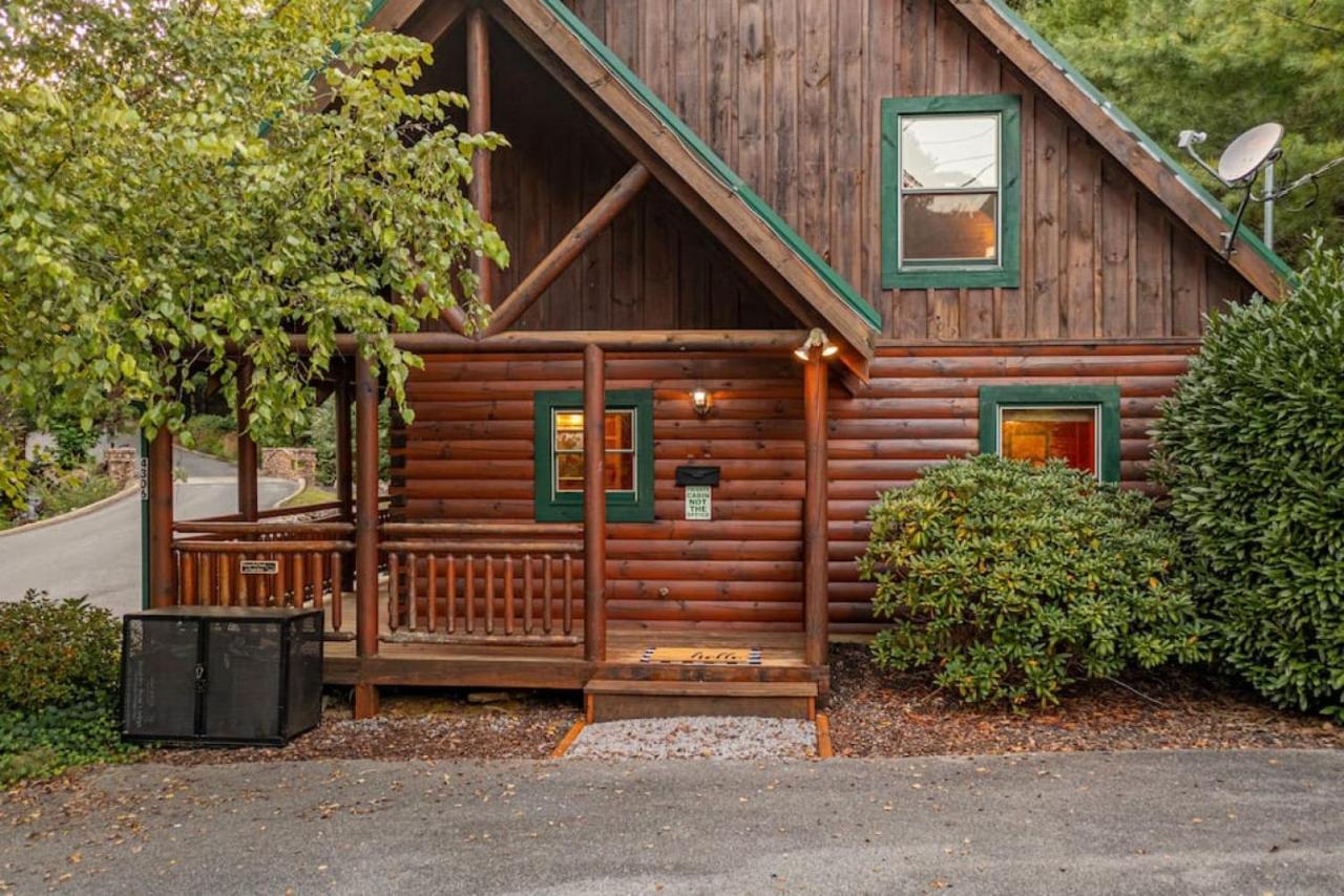 Holiday home Bear Down With Hot Tub, Pool Table, Arcade Games Pigeon Forge