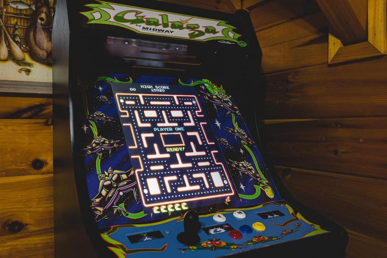 Holiday home Bear Down With Hot Tub, Pool Table, Arcade Games