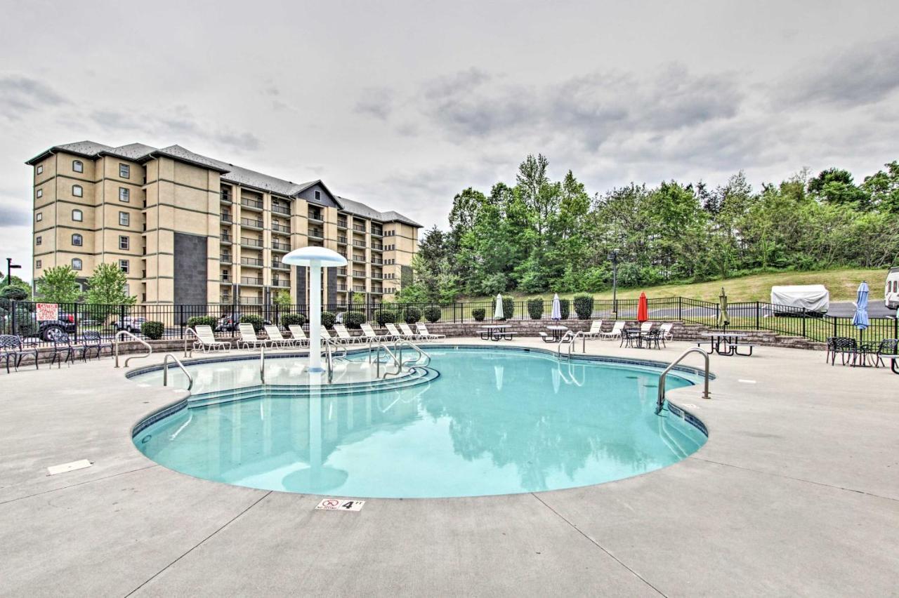 Downtown With Pool Access! Apartment